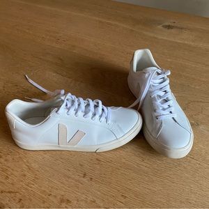 VEJA ESPLAR LOGO LEATHER EXTRA WHITE/SABLE
